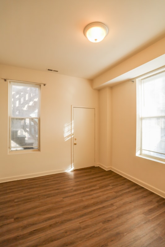 Building Photo - 747 Damen