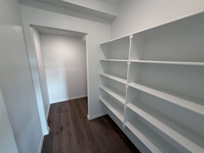 Building Photo - Modern elegance in Josephine........