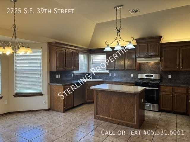 Building Photo - 2725 SE 39th St