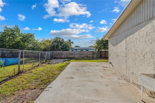 Building Photo - 22513 SW 113th Pl