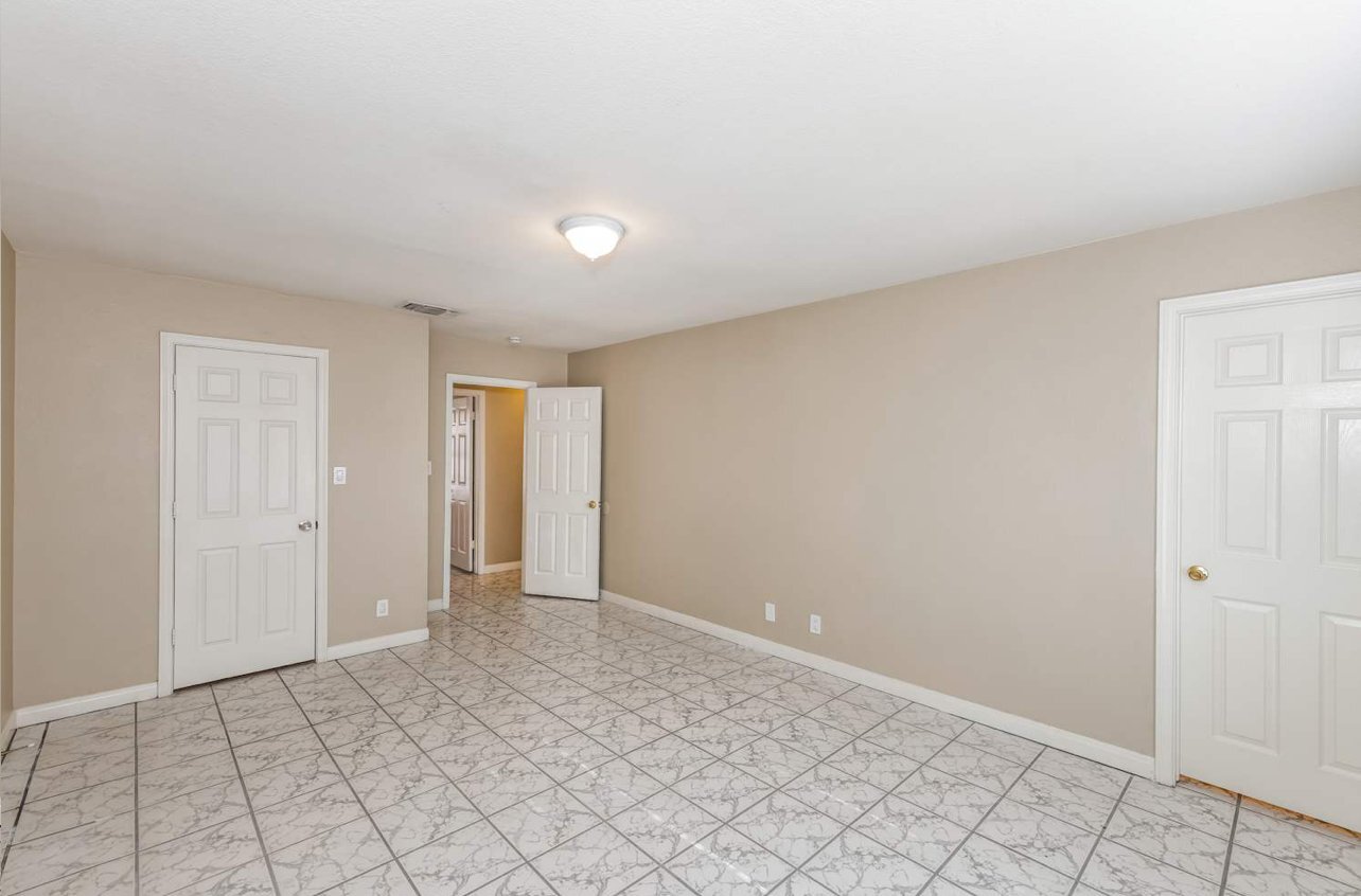 Building Photo - 346 Fuente Dr