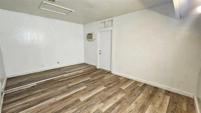 Building Photo - 3000 SW 52nd St
