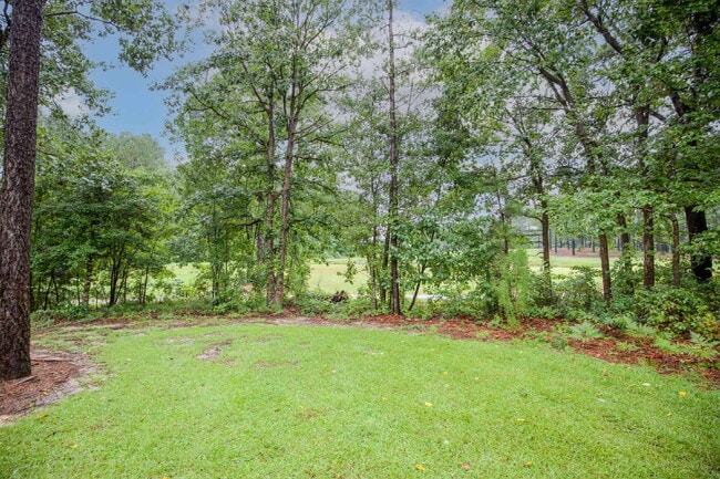 Building Photo - Charming 3 bed, 2.5 bath home with bonus t...