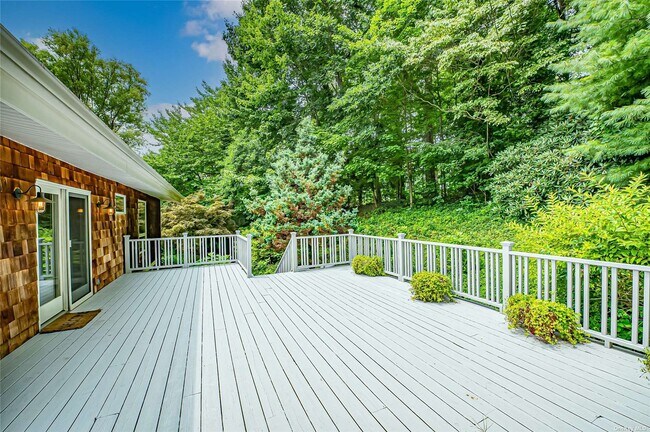 Building Photo - 15 Mariners Ct