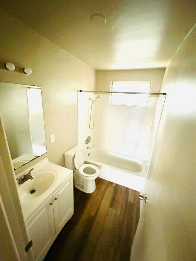 Interior Photo - Cerritos Avenue Apartments