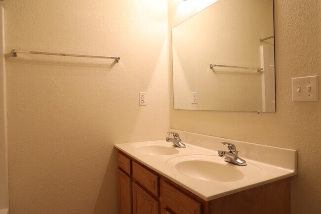 Building Photo - 20901 Hartsburg Ln