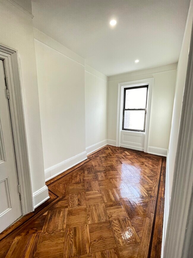 Building Photo - 569 Jersey Ave