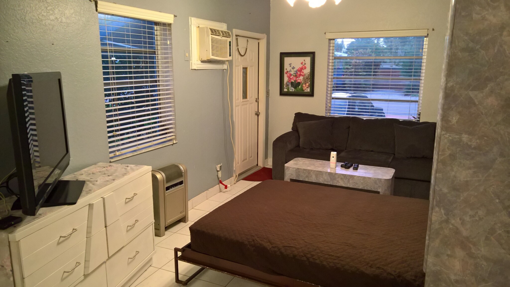 Front Room with Murphy bed - 1948 Roosevelt St