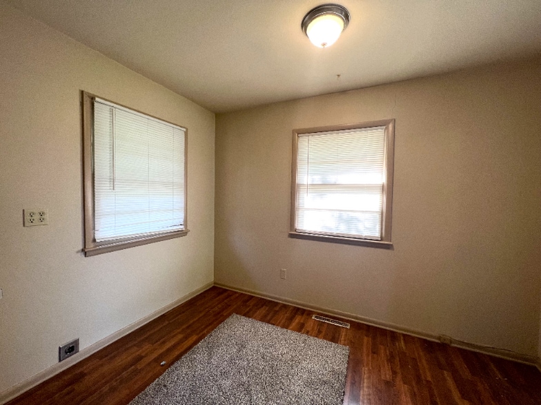 Building Photo - 631 Alexander Dr