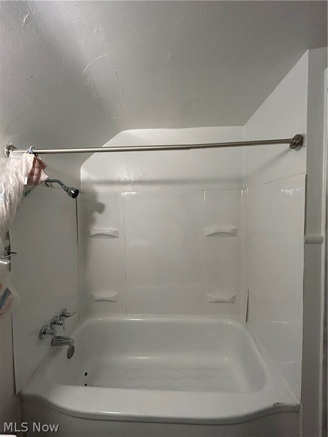 Building Photo - 3448 E 69th St