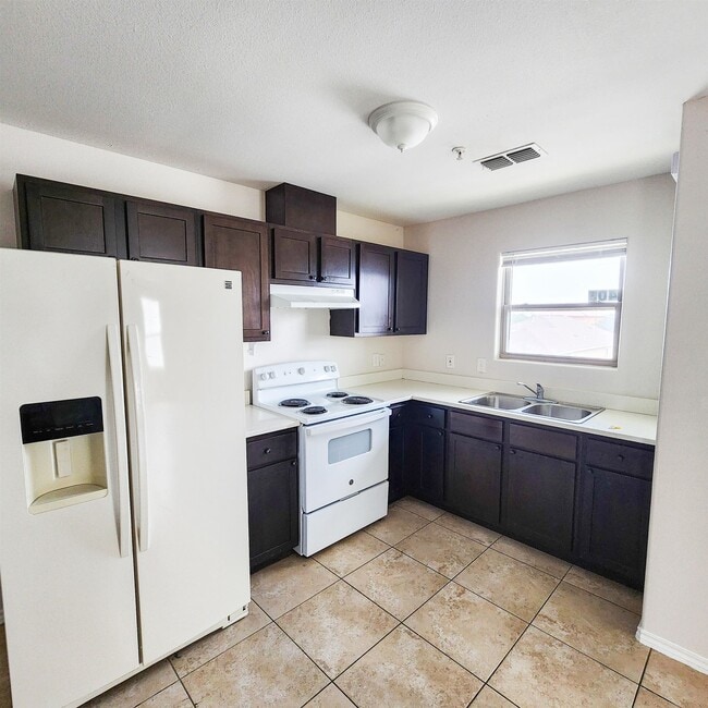 Building Photo - 2601 Lomas Del Sur Boulevard
