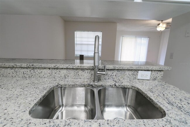 Building Photo - 3253 Bloomingdale Villas Ct