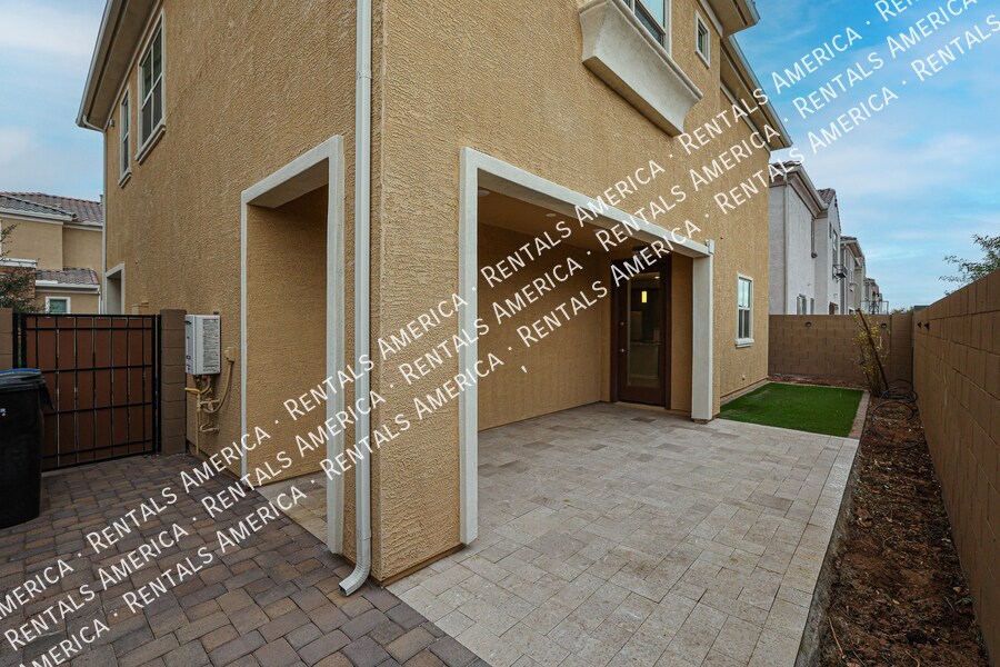 Building Photo - 1103 E Newland Dr