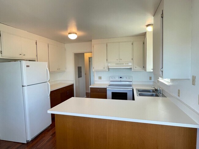 Building Photo - 12-775