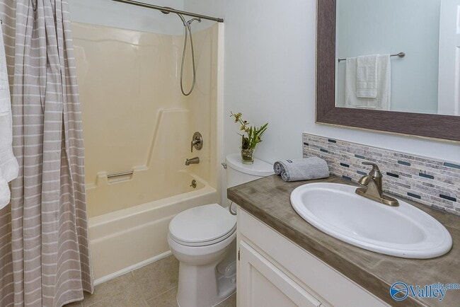 Building Photo - 208 S Oxford Cir