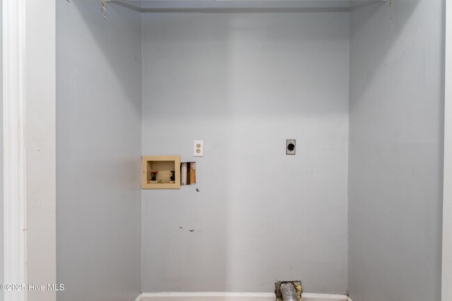 Building Photo - 521 NC-172