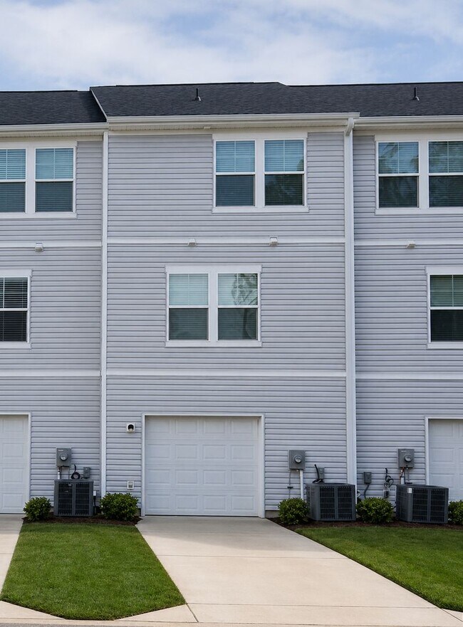 Building Photo - 3-Bedroom, 3.5 Bath Townhome for Rent in Mooresville, NC | Attached Garage & Modern Kitchen