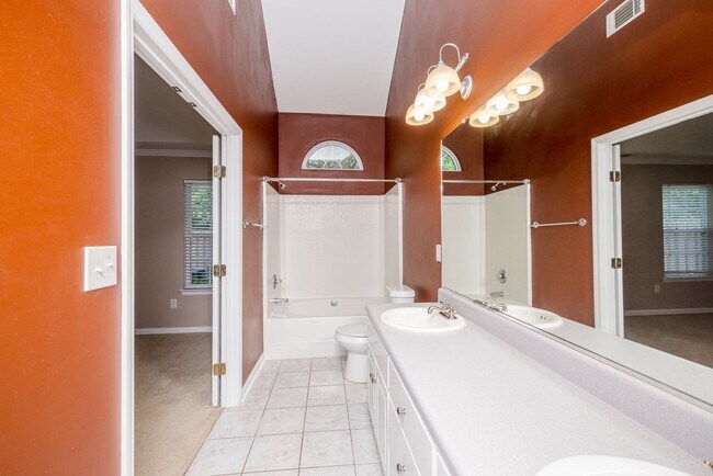 Building Photo - 435 Snead Way