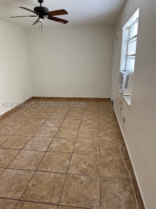 Building Photo - 238 SW 18th Ave