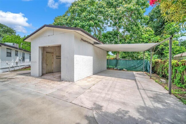 Building Photo - 5096 SW 28th Terrace