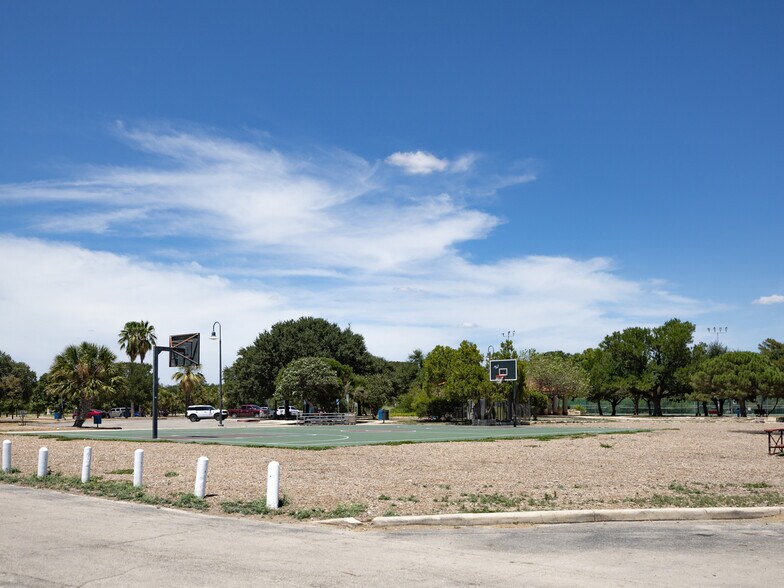 Building Photo - 1826 W French Pl