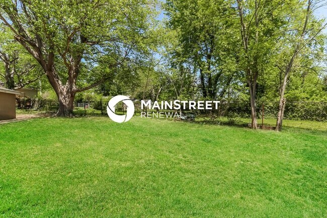 Building Photo - 3 Bedroom Pet-Friendly Home in Louisville, KY with Main Street Renewal