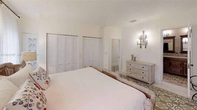 Building Photo - 327 Menores Ave