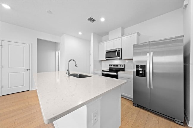 Building Photo - 11240 Blue Bay Dr