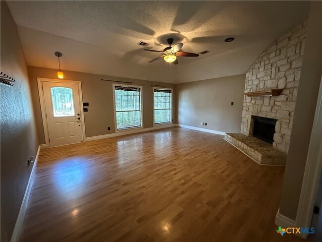 Building Photo - 702 Spring Hollow Dr