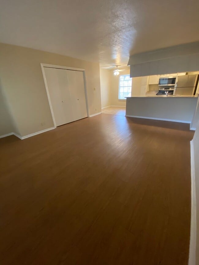 Building Photo - K002 - Pointe #61