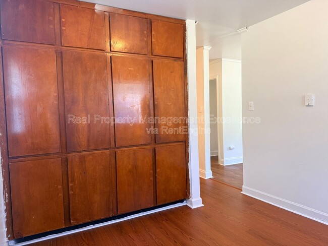 Building Photo - 419 Walton St