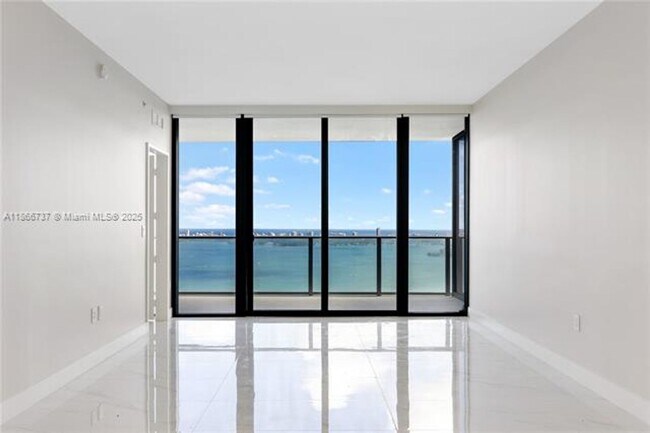 Building Photo - 700 NE 24th St