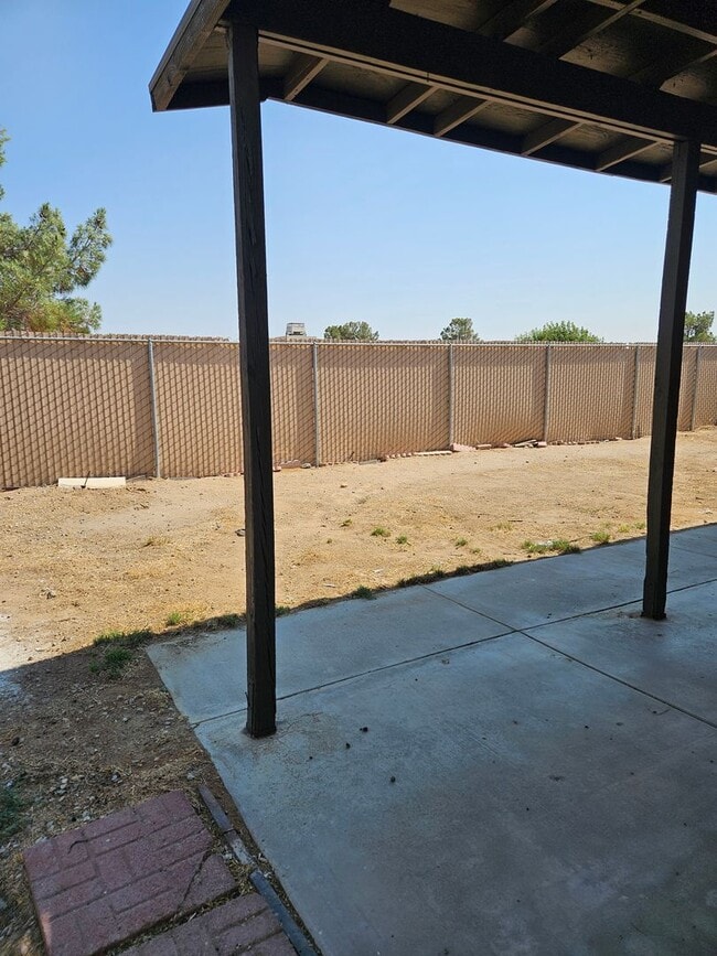 Building Photo - 4 Bedroom Adelanto Home