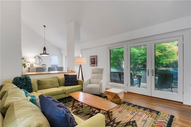 Building Photo - 925 Highland Terrace NE