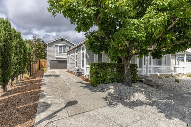 Building Photo - 201 Spur Ridge Ln