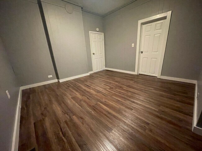 Building Photo - 159 Main St