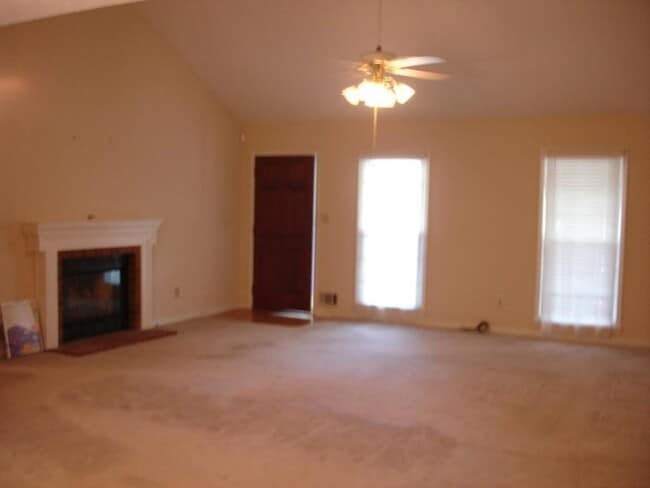 Building Photo - 488 Slew Ave
