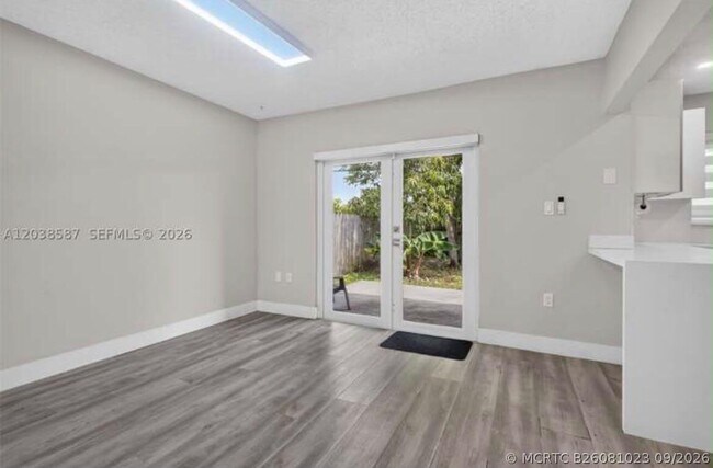 Building Photo - 5637 SW 36th Ct
