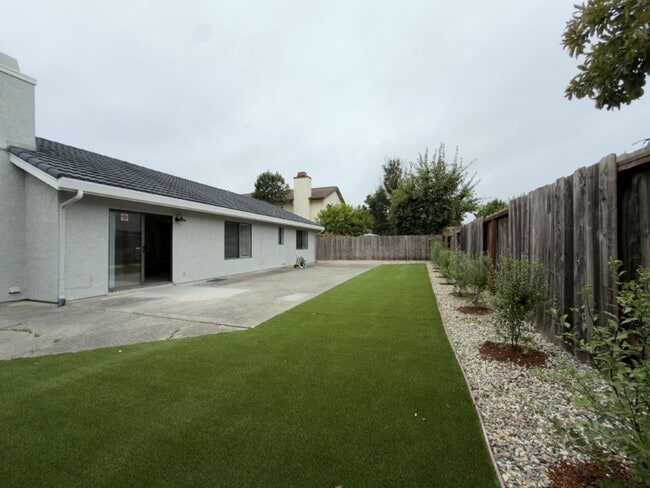 Building Photo - 204 Ashby Pl