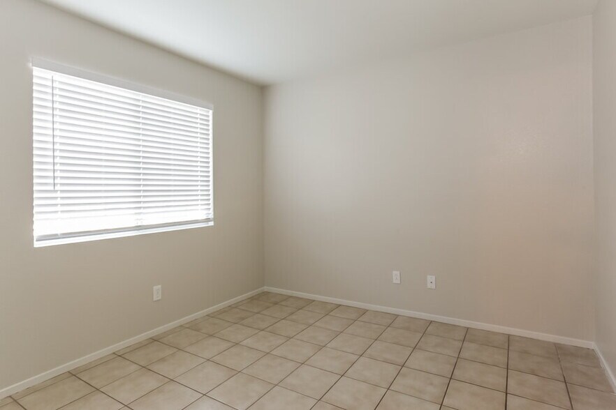 Building Photo - 477 Wright Way