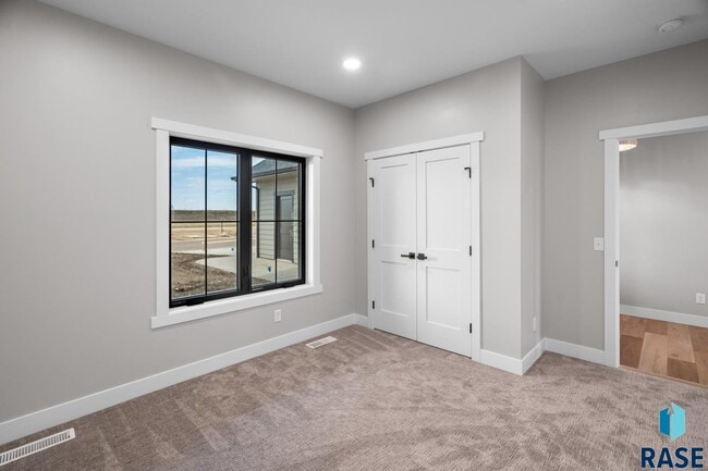 Building Photo - 1137 N Thompson Ave