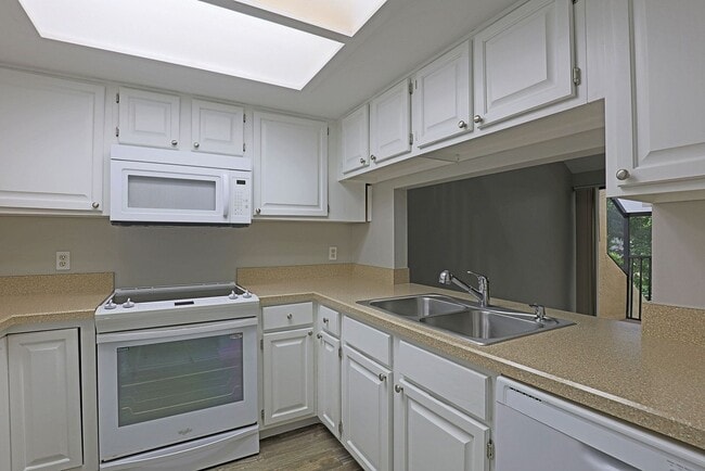 Building Photo - 8805 Lateen Ln