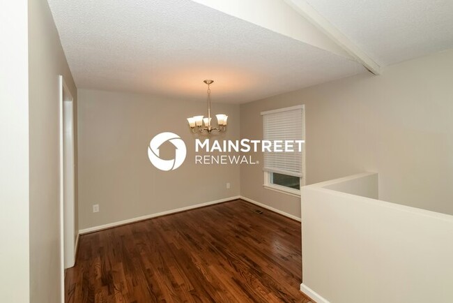 Building Photo - 920 19th Ave NW