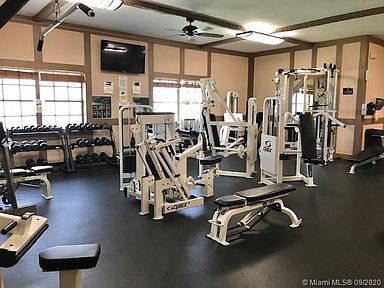 Building Photo - 3660 Inverrary Dr