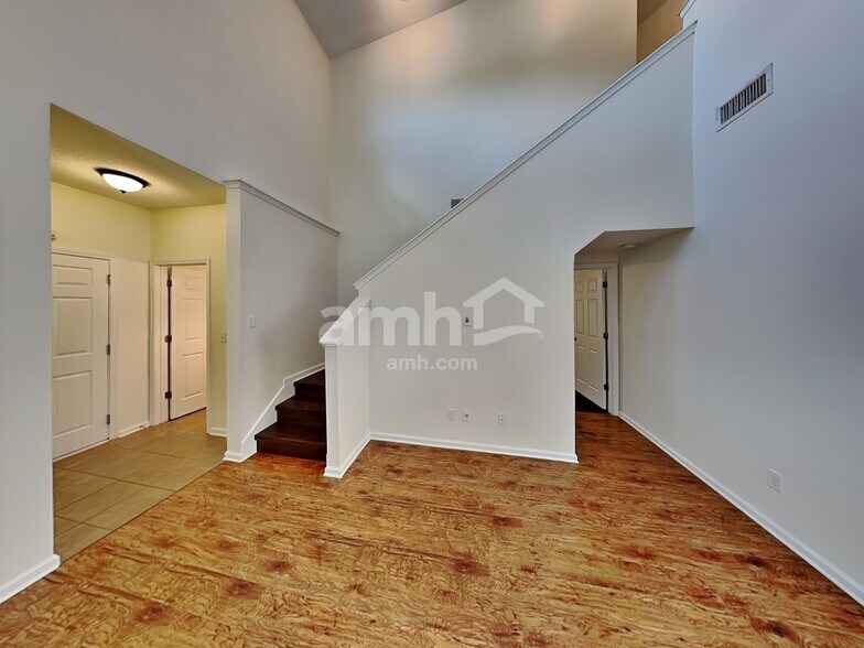 Building Photo - 231 Buck Run Way