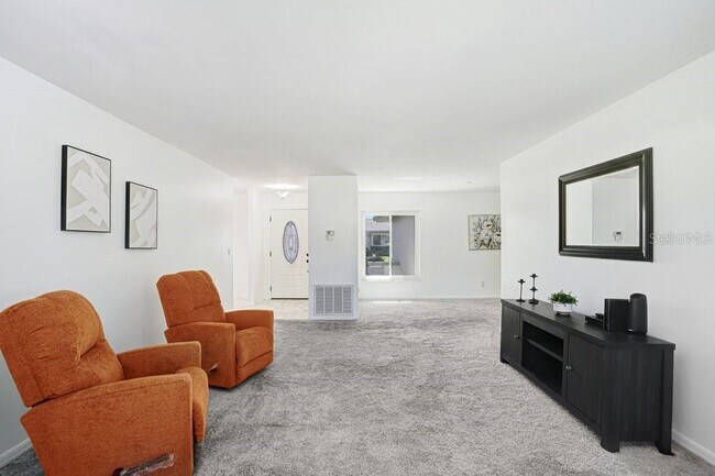 Building Photo - 2306 Lancaster Dr