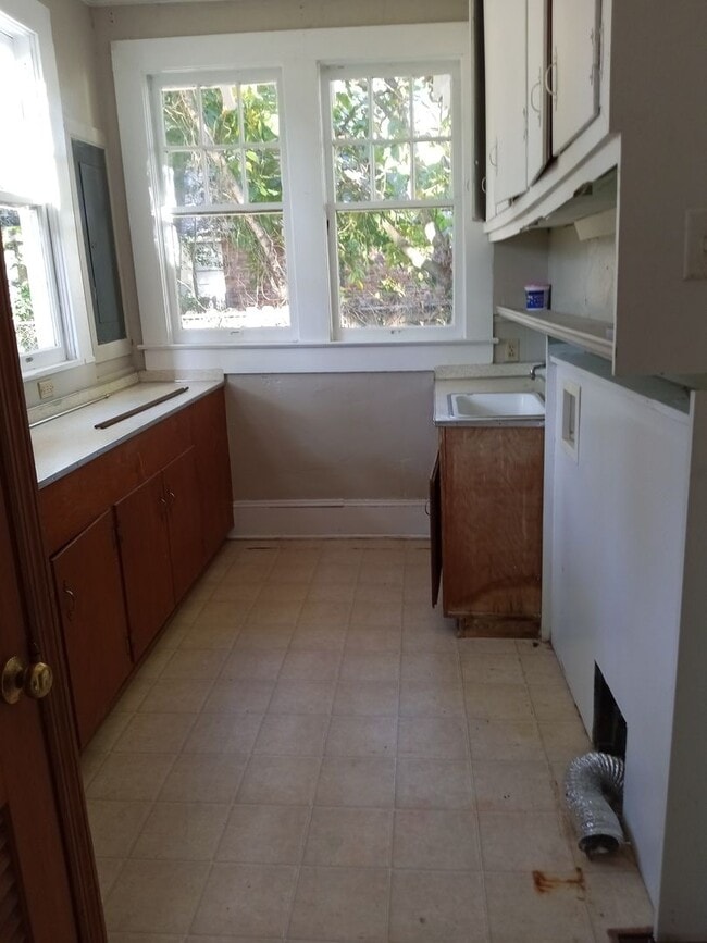 Building Photo - Great home near VSU!
