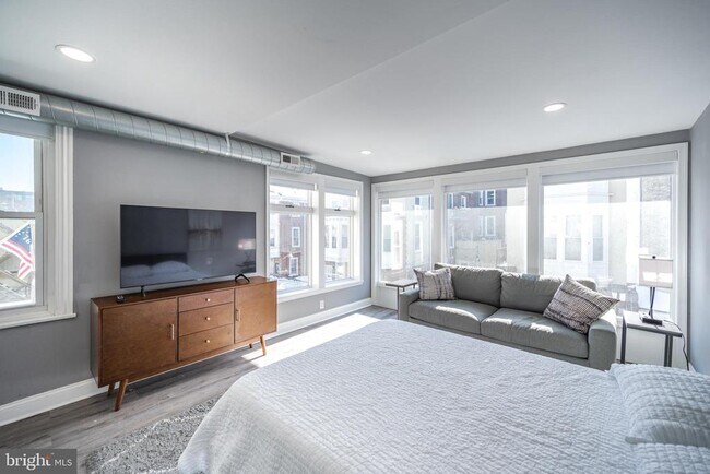 Building Photo - 1620 Mt Vernon St