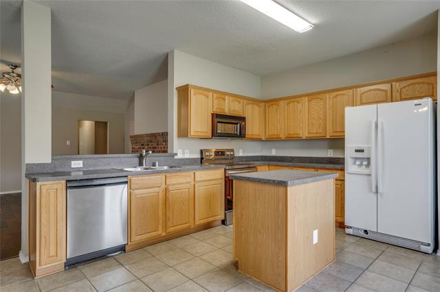 Building Photo - 9940 Carter Dr