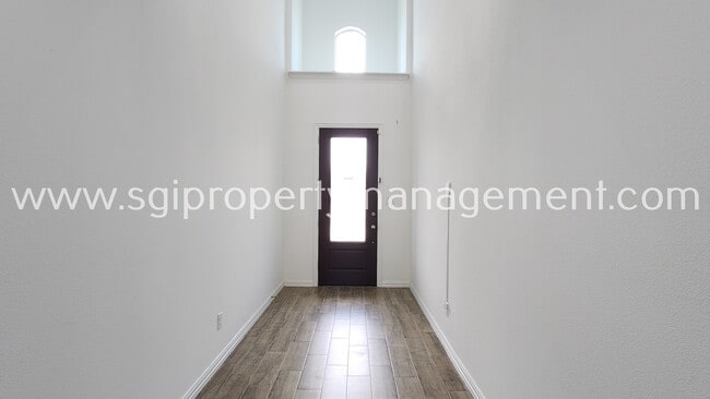 Building Photo - 10231 Sovereign Dr